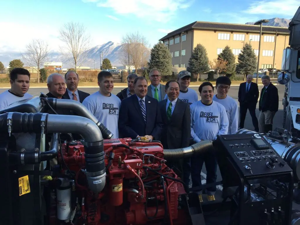 Gov. Herbert Visits Diesel Tech students